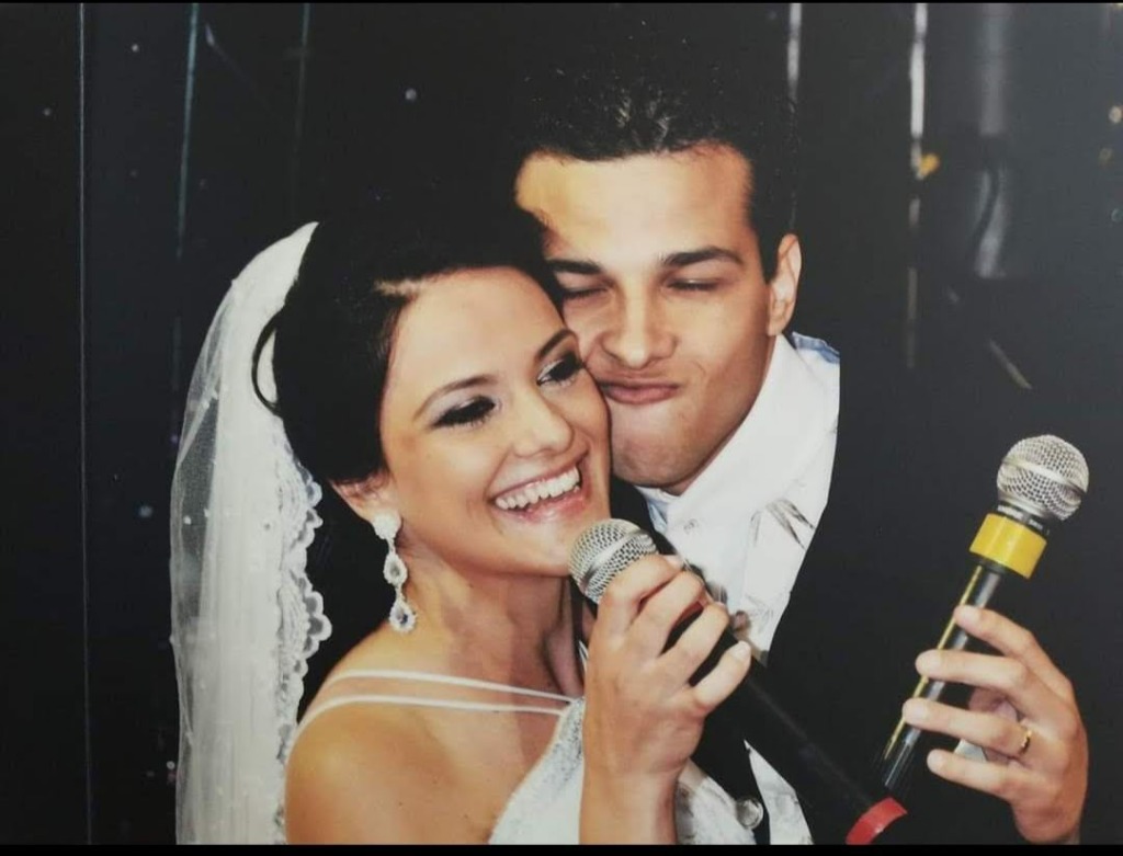 Dai e Bizuco entoando canções sacras no matrimônio